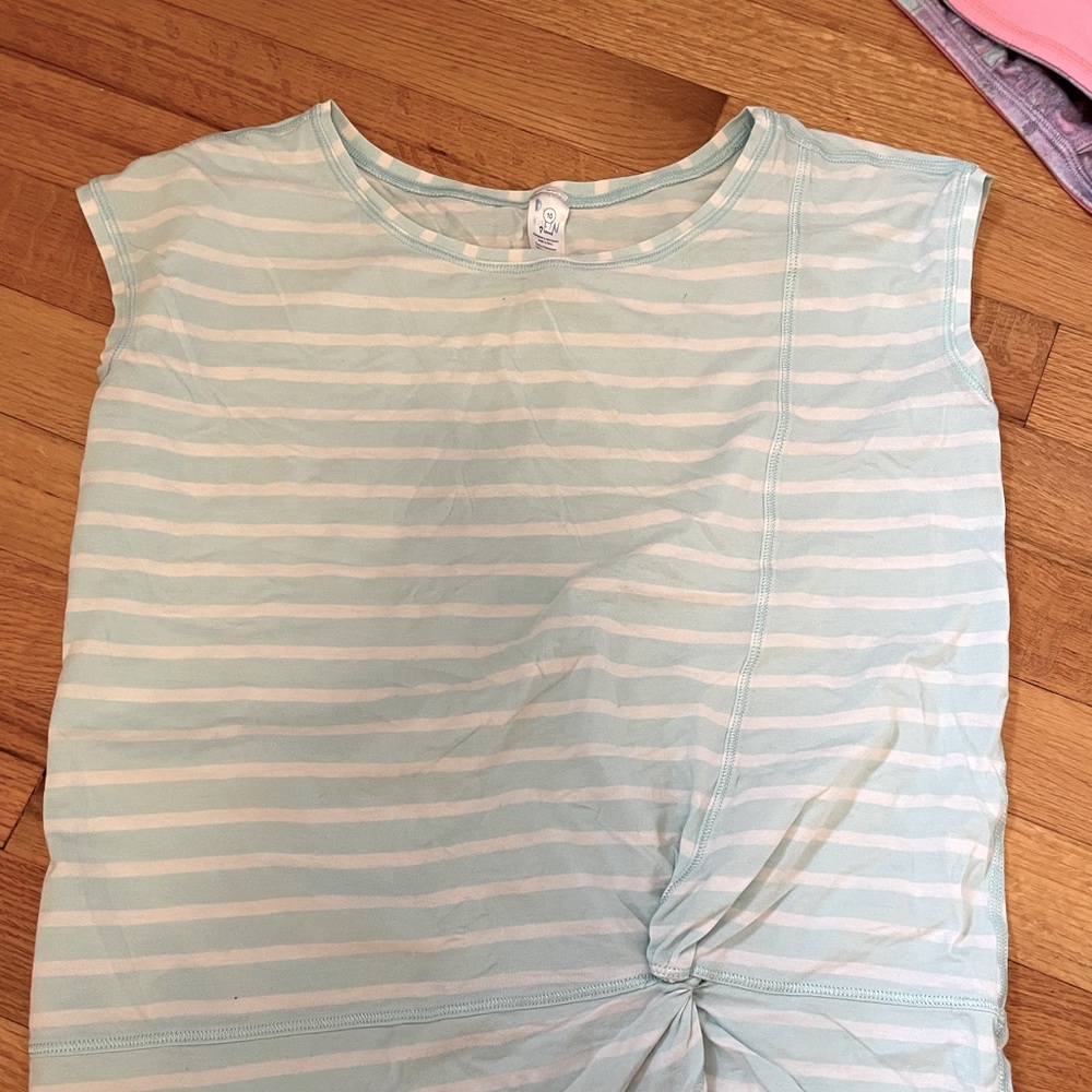 LULULEMON-IVIVVIA STRIPED ATHLETIC SHIRT